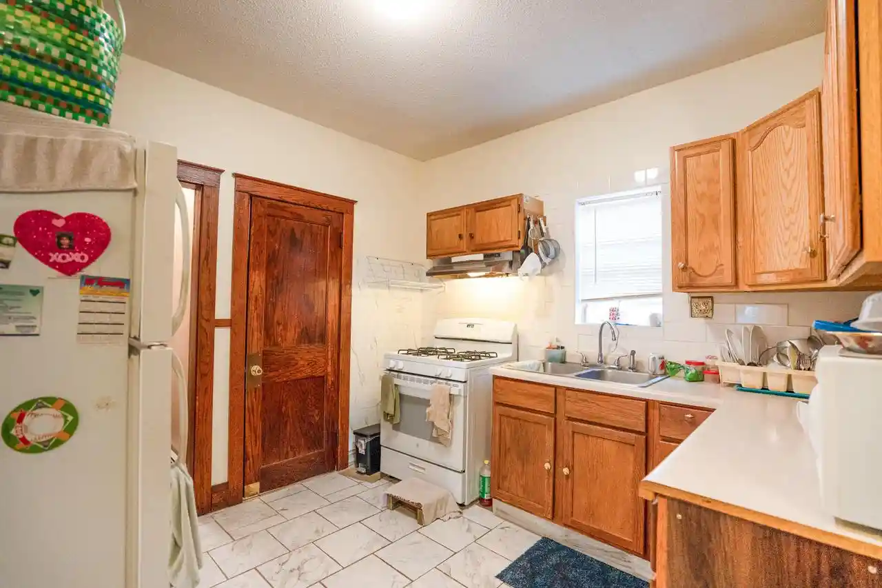 Photo 3 of Sale Pending at 527 Avon St, La Crosse, WI 54603 | MLS# 1978590 | Listing updated on 2026-09-10