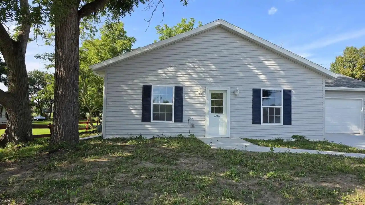 Photo 1 of Single family home for sale at 606 W Delavan Dr, Janesville, WI 53546 | MLS# 2031719 | Listing updated on 2026-09-16