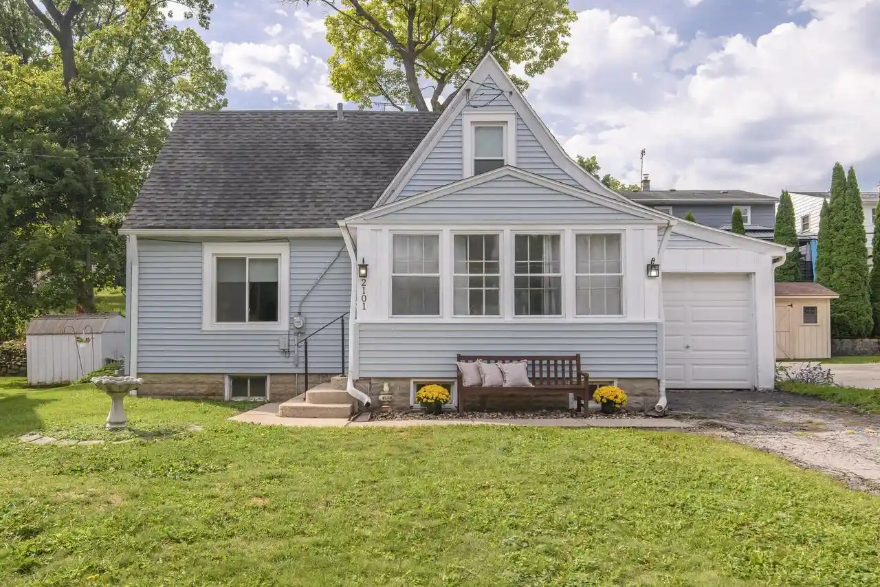 Photo 1 of Single family home for sale at 2101 Oaklawn Ave, Waukesha, WI 53188 | MLS# 1978595 | Listing updated on 2026-09-22