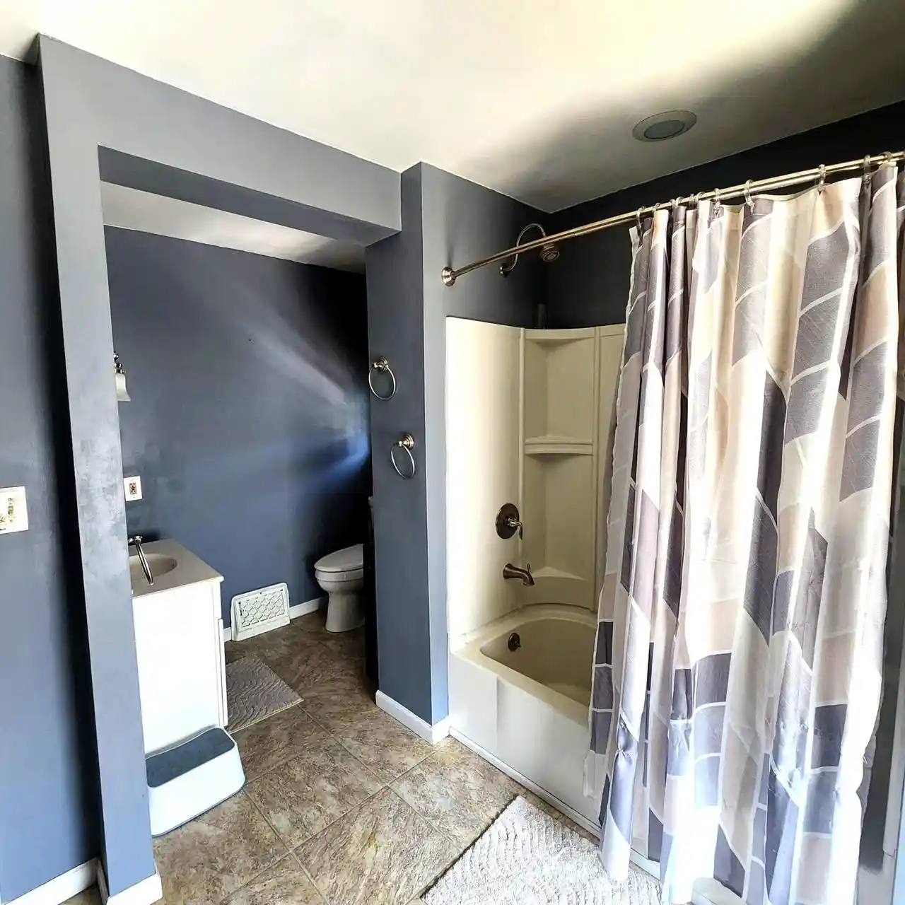 Photo 4 of Single family home for sale at 529 West Blvd, Racine, WI 53405 | MLS# 1978600 | Listing updated on 2026-09-23
