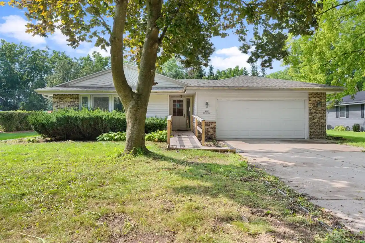 Photo 1 of Single family home for sale at N52w23799 Parkview Dr, Sussex, WI 53089 | MLS# 1978601 | Listing updated on 2026-09-24