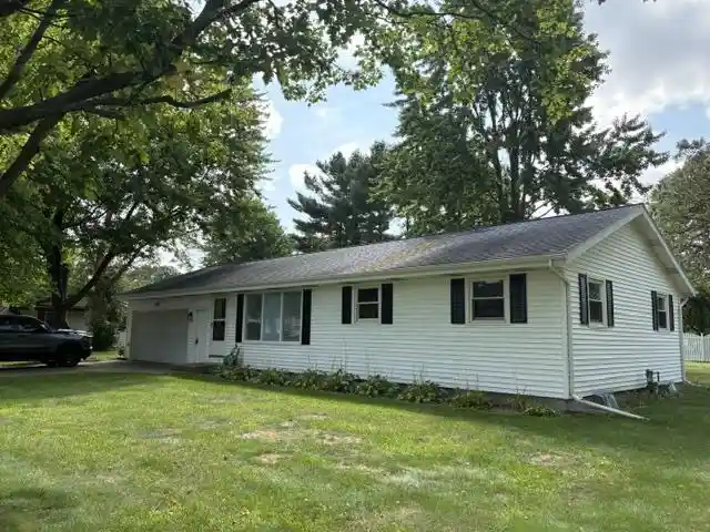 Photo 1 of Single family home for sale at 1040 Lakewood Ln, Wisconsin Rapids, WI 54494 | MLS# 2031723 | Listing updated on 2026-09-05