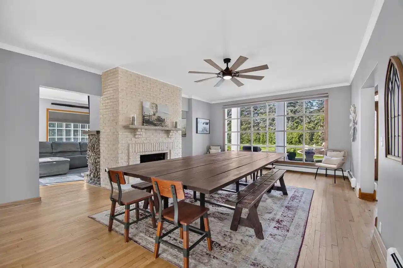 Photo 4 of Single family home for sale at 115 S Lakeshore Dr, Kenosha, WI 53403 | MLS# 1978612 | Listing updated on 2026-09-22