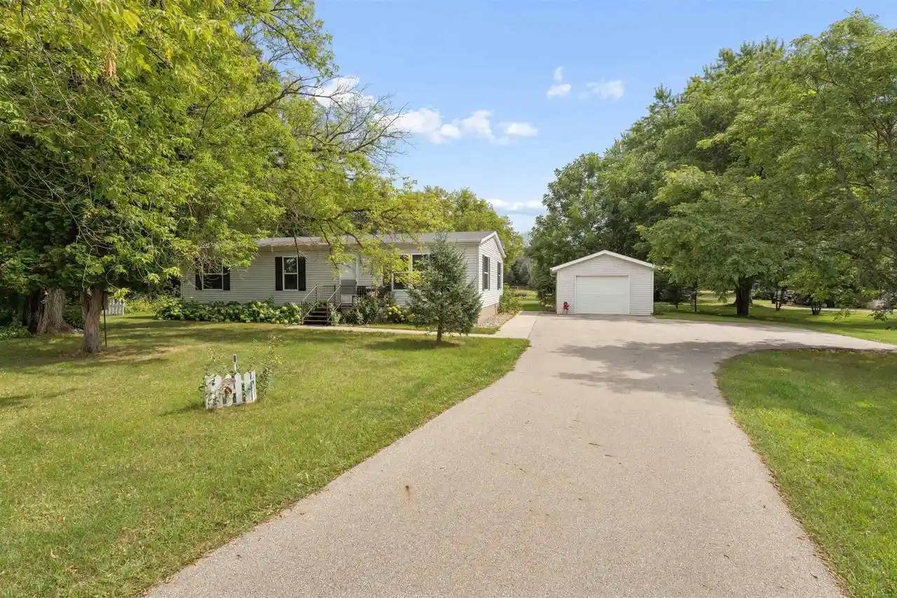 Photo 1 of Single family home for sale at N3356 County Rd W, New London, WI 54961 | MLS# 50331959 | Listing updated on 2026-09-05