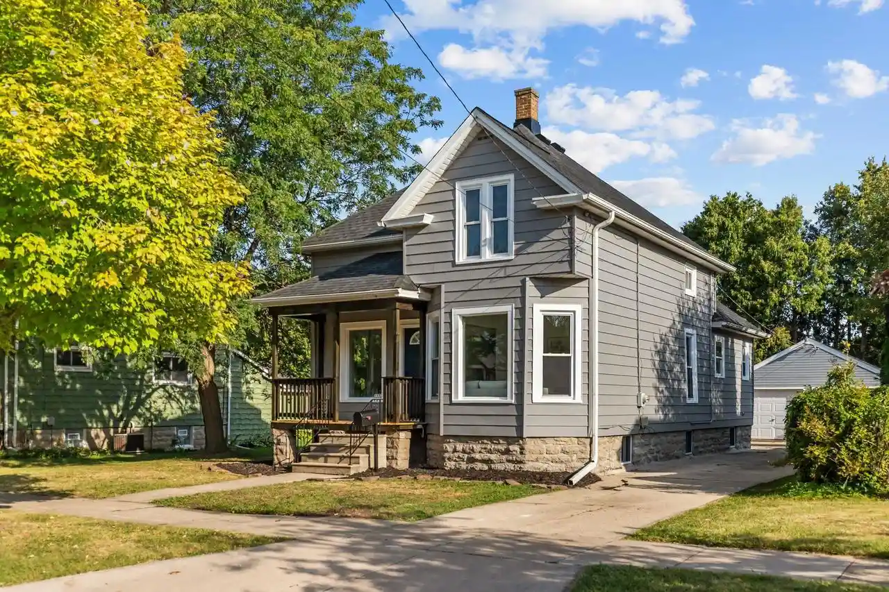 Photo 1 of Single family home for sale at 1532 W Bent Ave, Oshkosh, WI 54901 | MLS# 50331964 | Listing updated on 2026-09-01