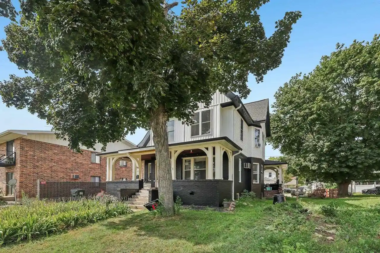 Photo 1 of Single family home for sale at 525 E Cook St, Portage, WI 53901 | MLS# 2031736 | Listing updated on 2026-09-23