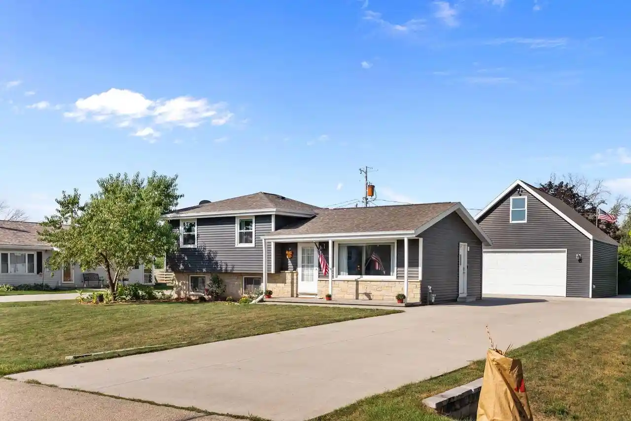 Photo 1 of Single family home for sale at 1158 Loretta Ave, Menasha, WI 54952 | MLS# 50331968 | Listing updated on 2026-09-15