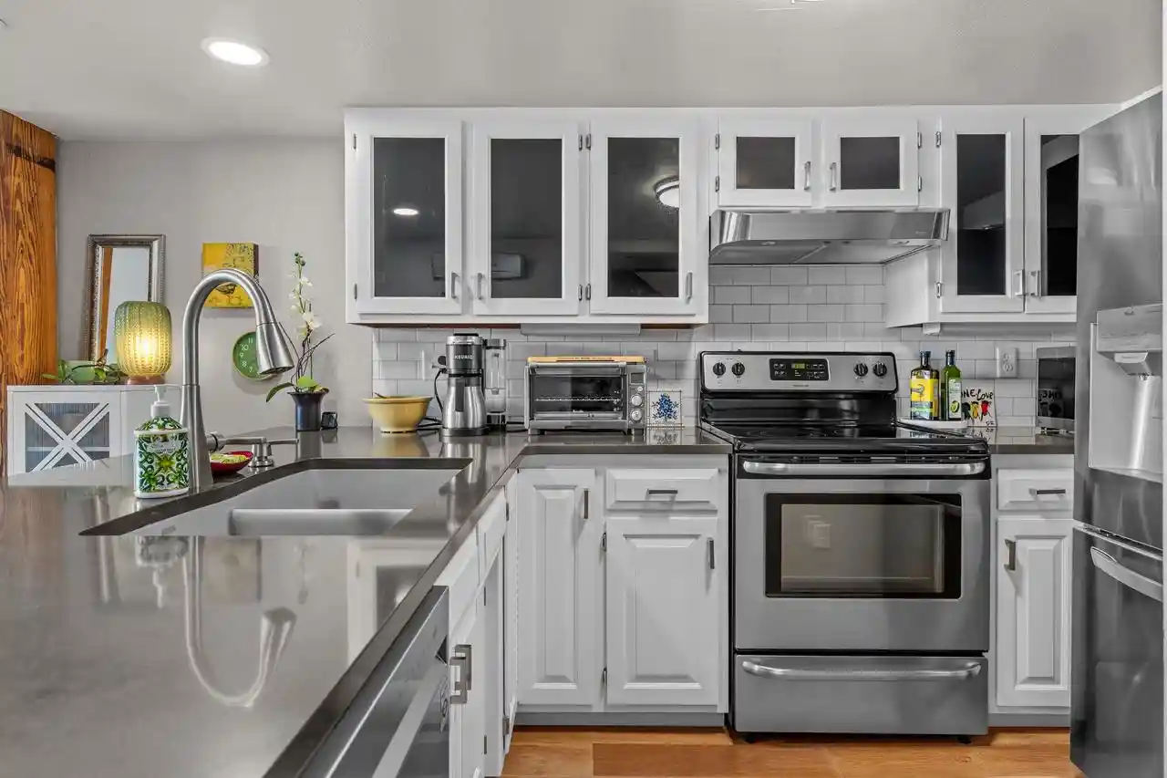 Listing Photo 4 - Condo for sale in building located at 1545 Arboretum Dr, Oshkosh, WI 54901 - Unit #304