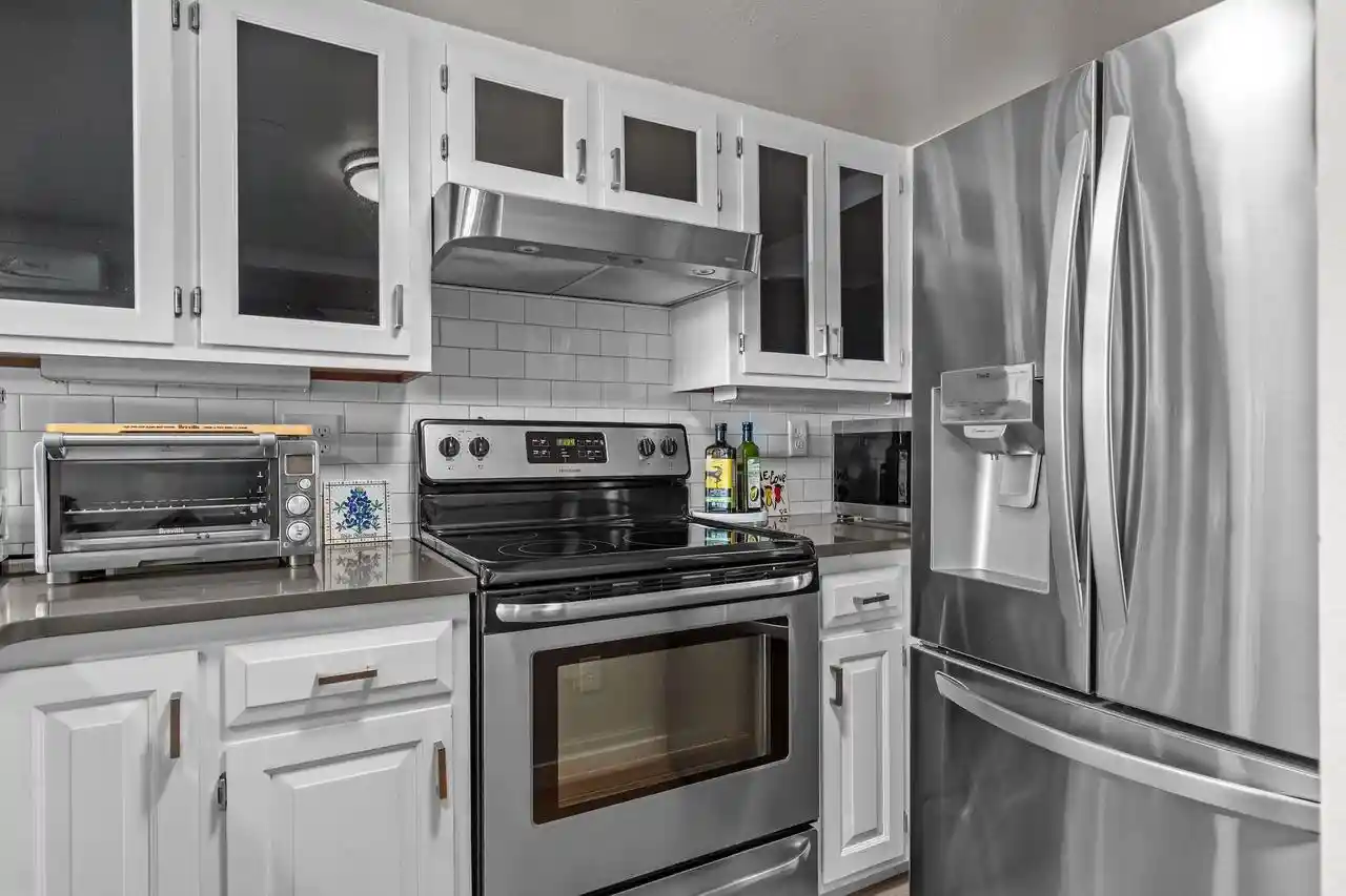 Listing Photo 5 - Condo for sale in building located at 1545 Arboretum Dr, Oshkosh, WI 54901 - Unit #304