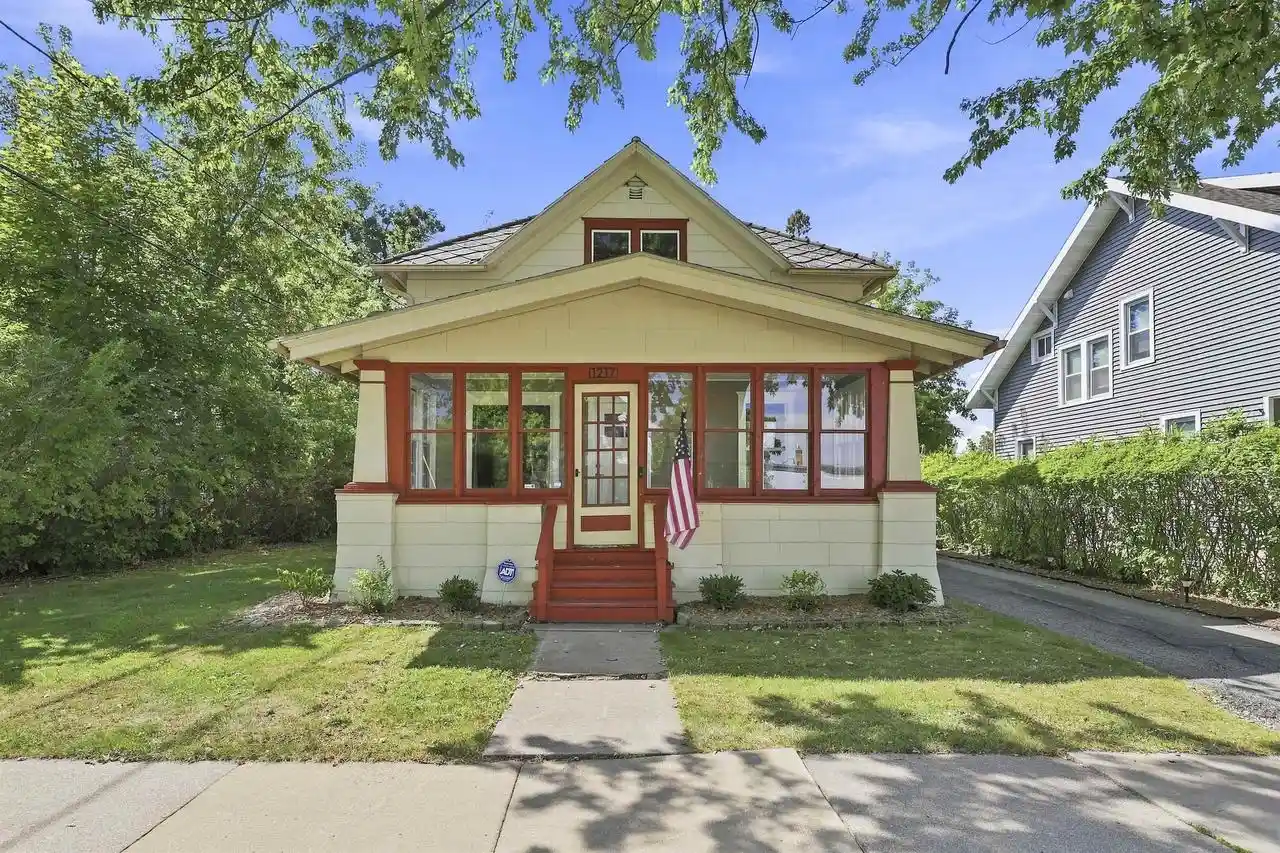 Photo 1 of Single family home for sale at 1217 N State St, Appleton, WI 54911 | MLS# 50331970 | Listing updated on 2026-09-05