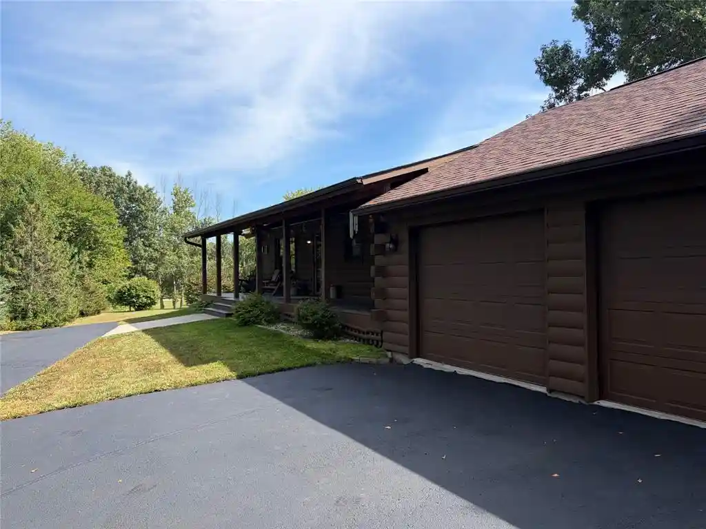 Photo 3 of Single family home for sale at N7139 Elm Ct, Holmen, WI 54636 | MLS# 1604685 | Listing updated on 2026-09-16