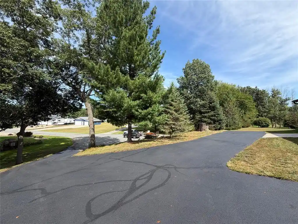 Photo 3 of Single family home for sale at N7139 Elm Ct, Holmen, WI 54636 | MLS# 1604685 | Listing updated on 2026-09-16