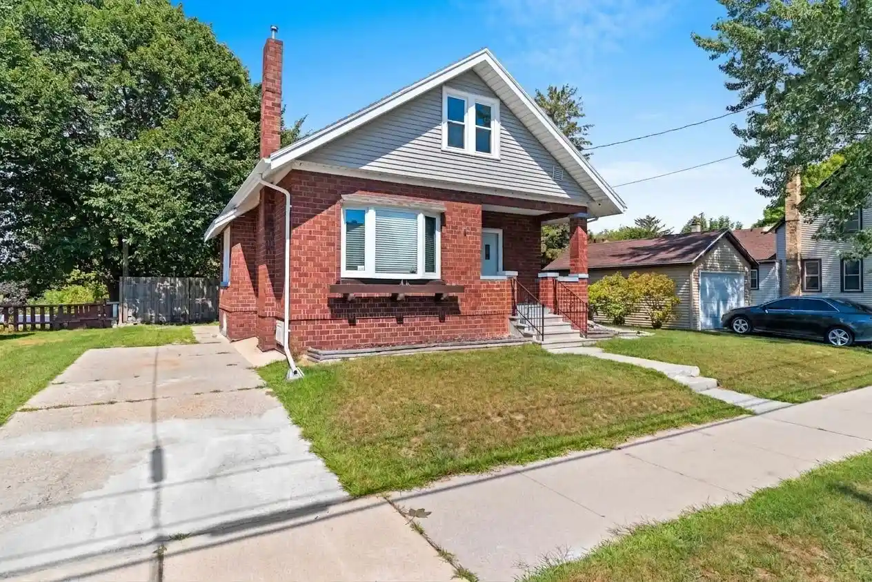 Photo 1 of Single family home for sale at 1108 Columbus St, Manitowoc, WI 54220 | MLS# 1978636 | Listing updated on 2026-09-03
