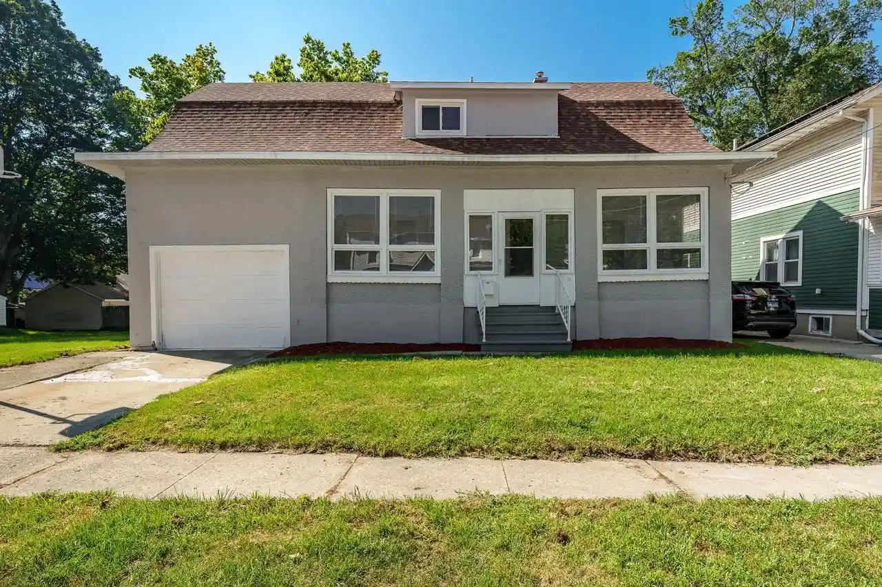 Photo 1 of Single family home for sale at 103 E Roosevelt St, Freeport, IL 61032 | MLS# 2031749 | Listing updated on 2026-09-10