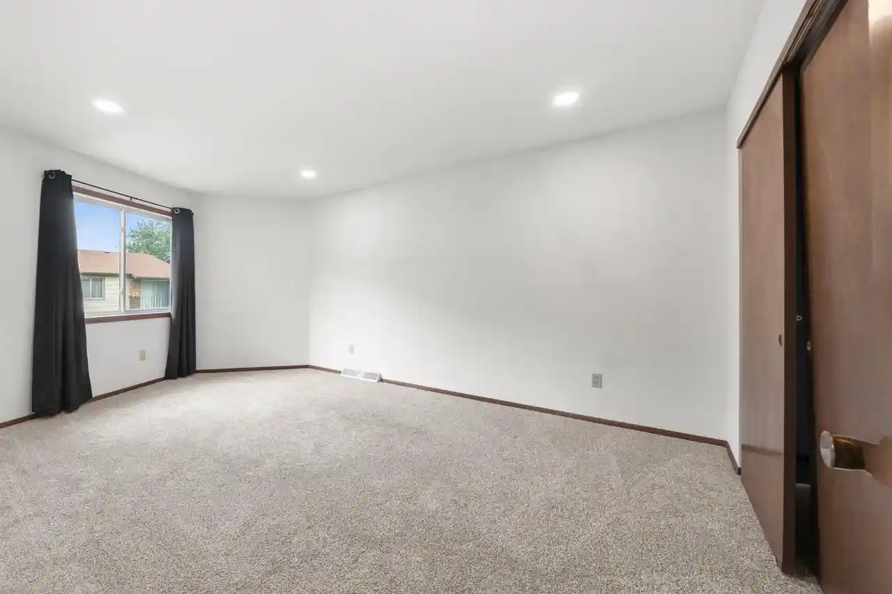 Listing Photo 5 - Condo for sale in building located at W170n11545 Armada Dr, Germantown, WI 53022 - Unit #21-9