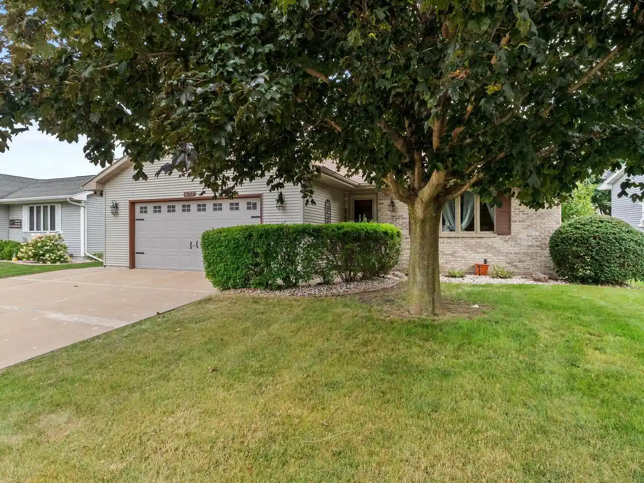 Photo 1 of Single family home for sale at 3177 Bellfield Dr, Oshkosh, WI 54904 | MLS# 1978642 | Listing updated on 2026-09-11