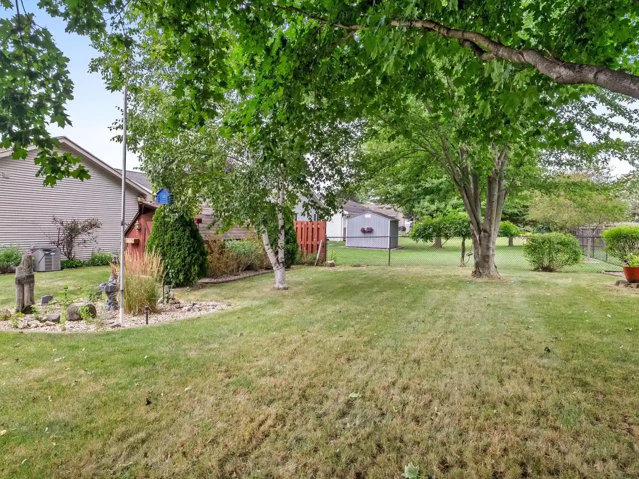 Photo 2 of Single family home for sale at 3177 Bellfield Dr, Oshkosh, WI 54904 | MLS# 1978642 | Listing updated on 2026-09-11