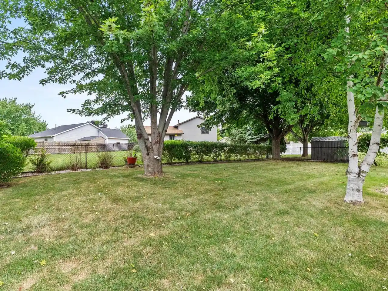 Photo 3 of Single family home for sale at 3177 Bellfield Dr, Oshkosh, WI 54904 | MLS# 1978642 | Listing updated on 2026-09-11