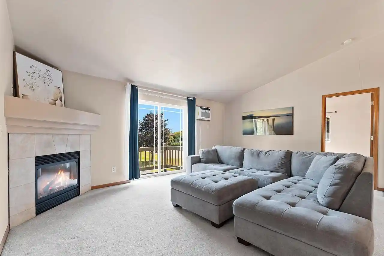 Listing Photo 5 - Condo for sale in building located at 3319 N Casaloma Dr, Appleton, WI 54913 - Unit #81