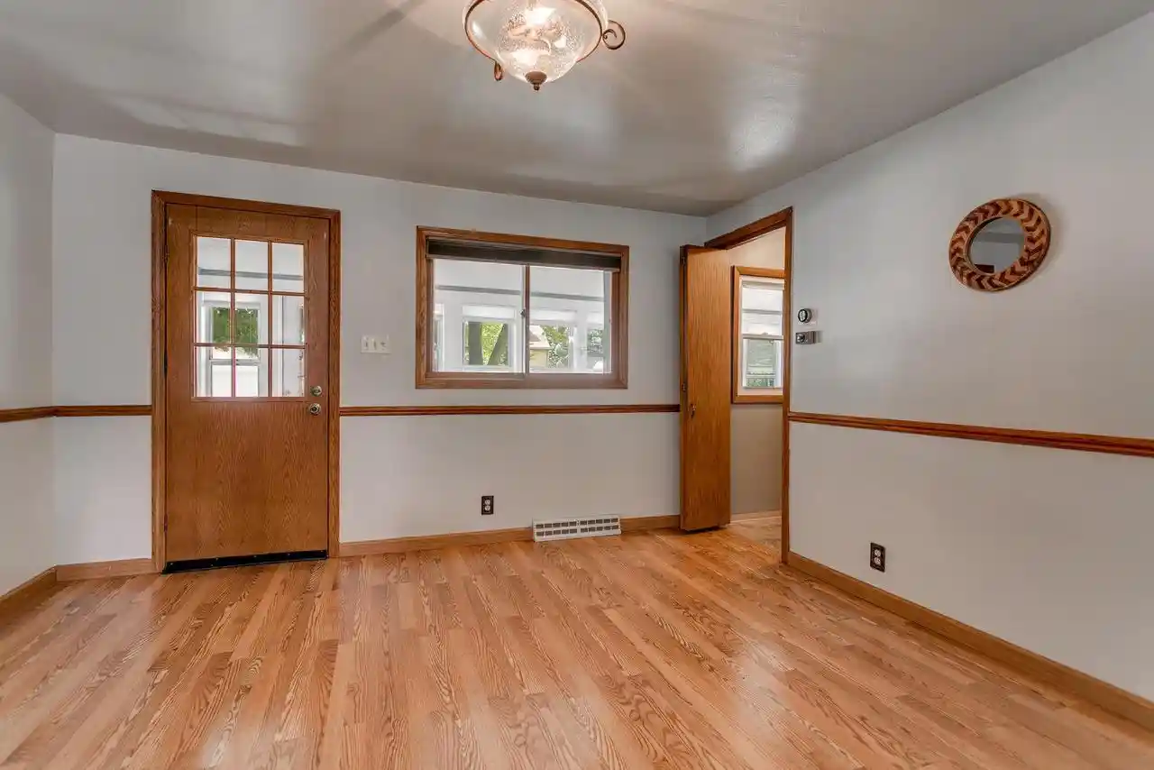 Photo 2 of Single family home for sale at 326 S Summit St, Appleton, WI 54914 | MLS# 50331981 | Listing updated on 2026-09-05