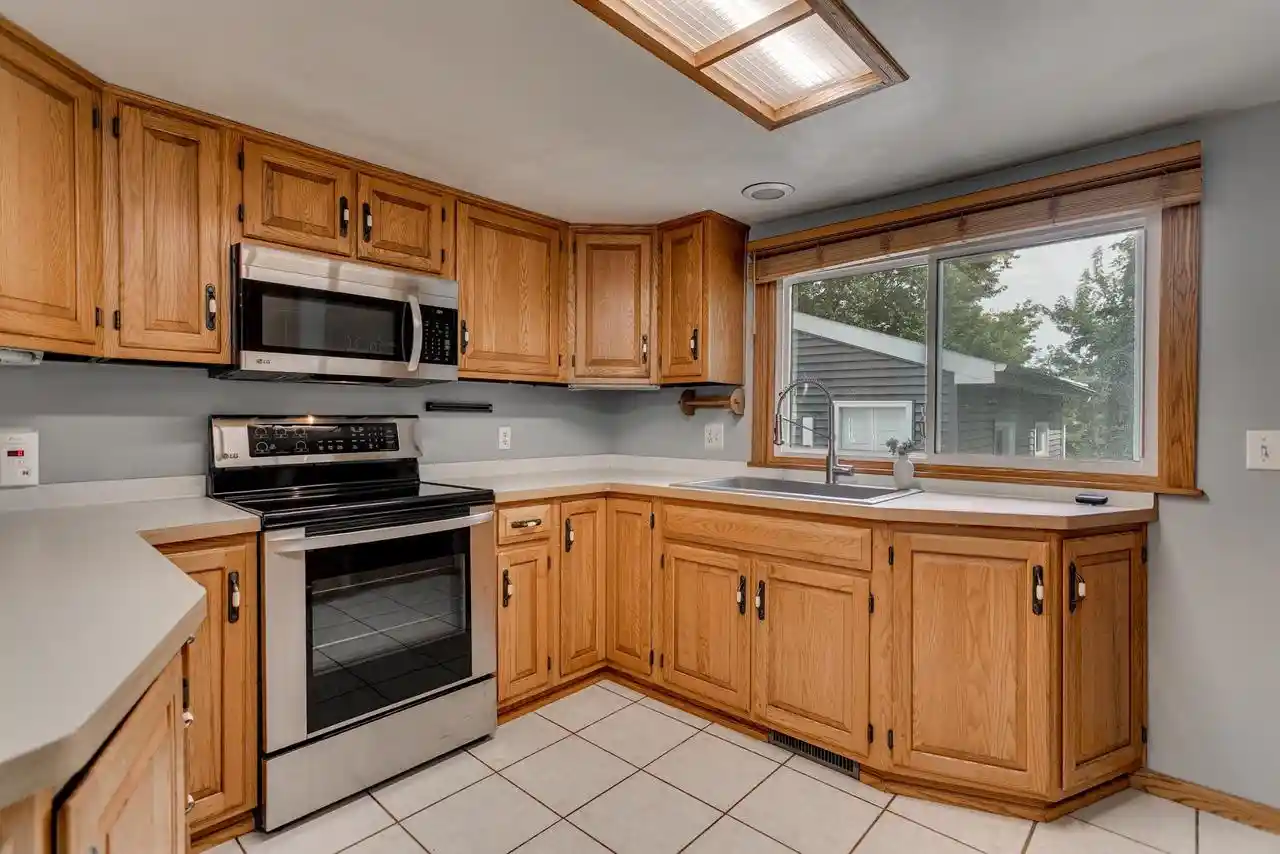 Photo 4 of Single family home for sale at 326 S Summit St, Appleton, WI 54914 | MLS# 50331981 | Listing updated on 2026-09-05