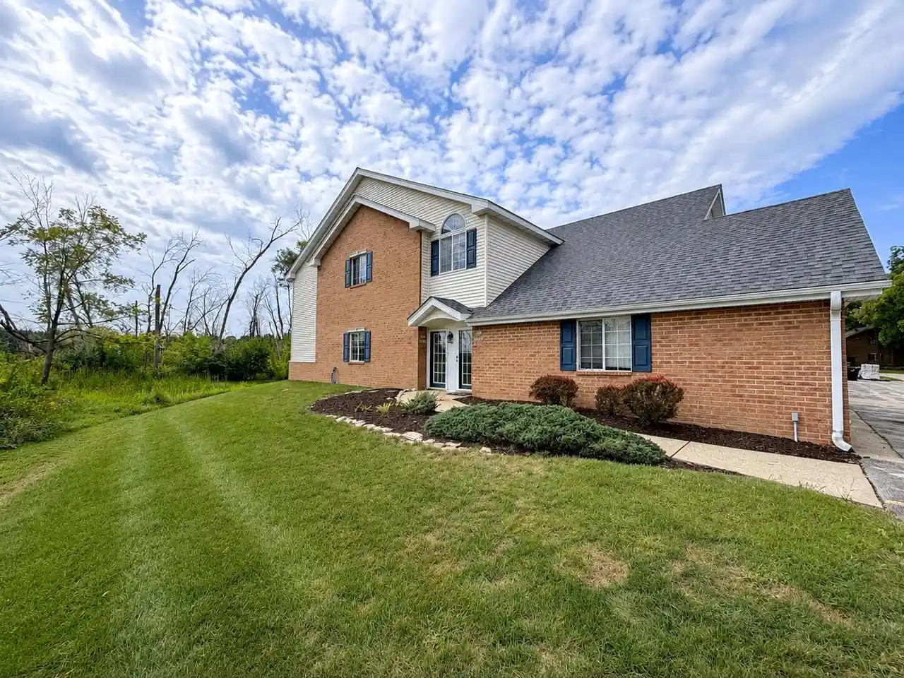 Condo for sale at S77w19339 Lakewood Dr, Muskego, WI 53150 | MLS# 1978653