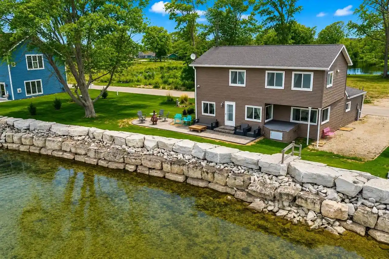 Photo 1 of Single family home for sale at 3904 Sand Bay Point Rd, Sturgeon Bay, WI 54235 | MLS# 50331986 | Listing updated on 2026-10-05