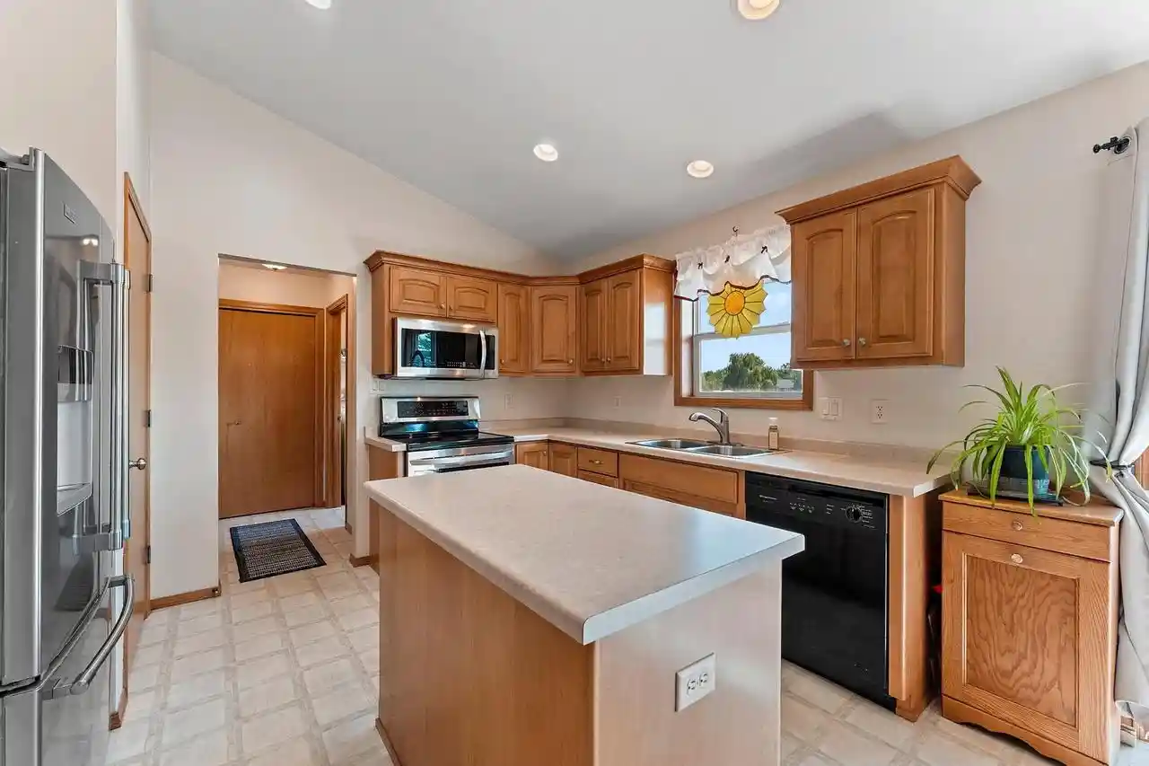 Photo 4 of Single family home for sale at 5056 Snapdragon Cir, Little Suamico, WI 54141 | MLS# 50331990 | Listing updated on 2026-10-20