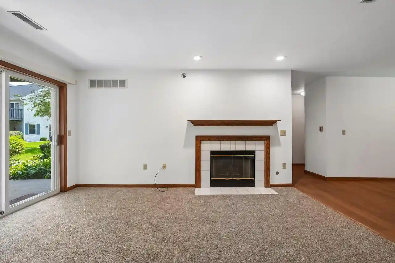 Listing Photo 4 - Condo for sale in building located at N25 W24069 River Park Dr, Pewaukee, WI 53072 - Unit #6