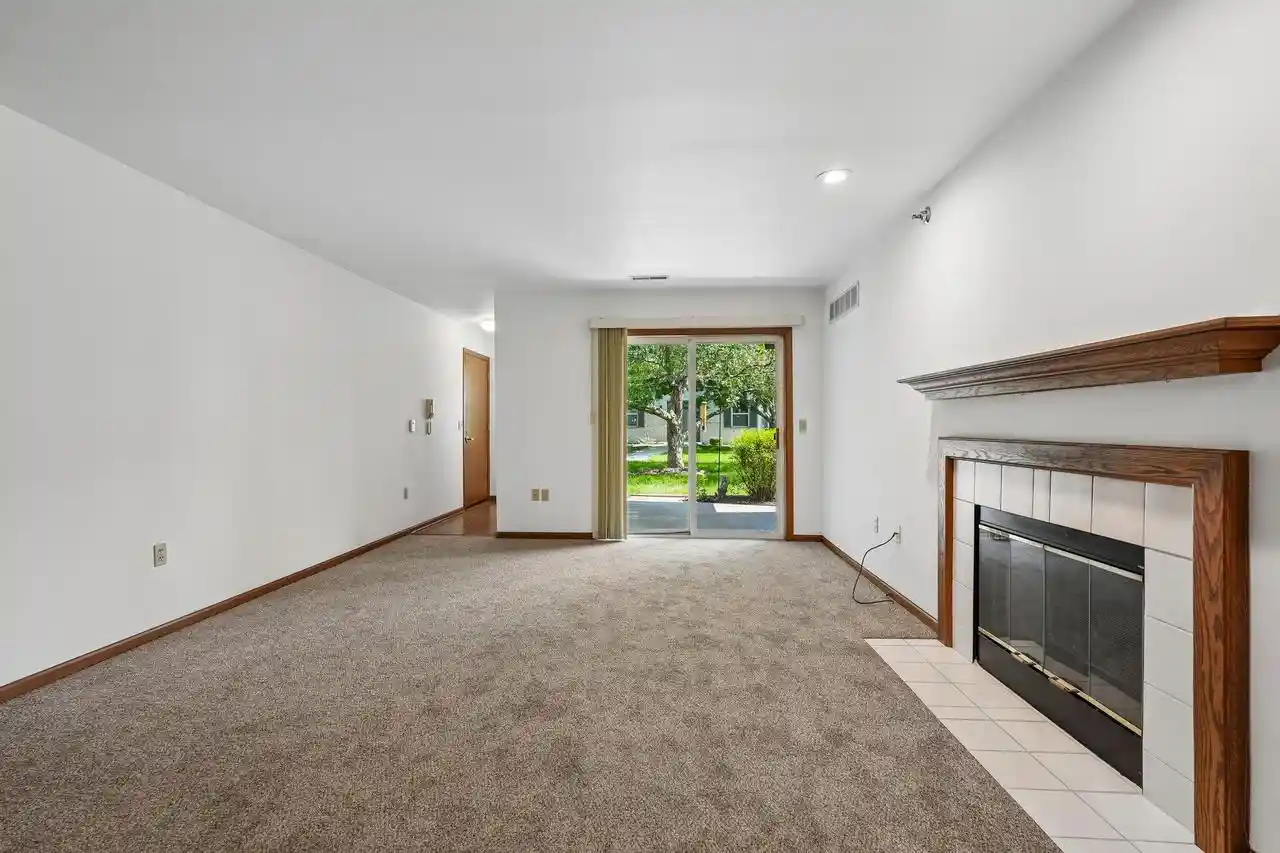 Listing Photo 5 - Condo for sale in building located at N25 W24069 River Park Dr, Pewaukee, WI 53072 - Unit #6