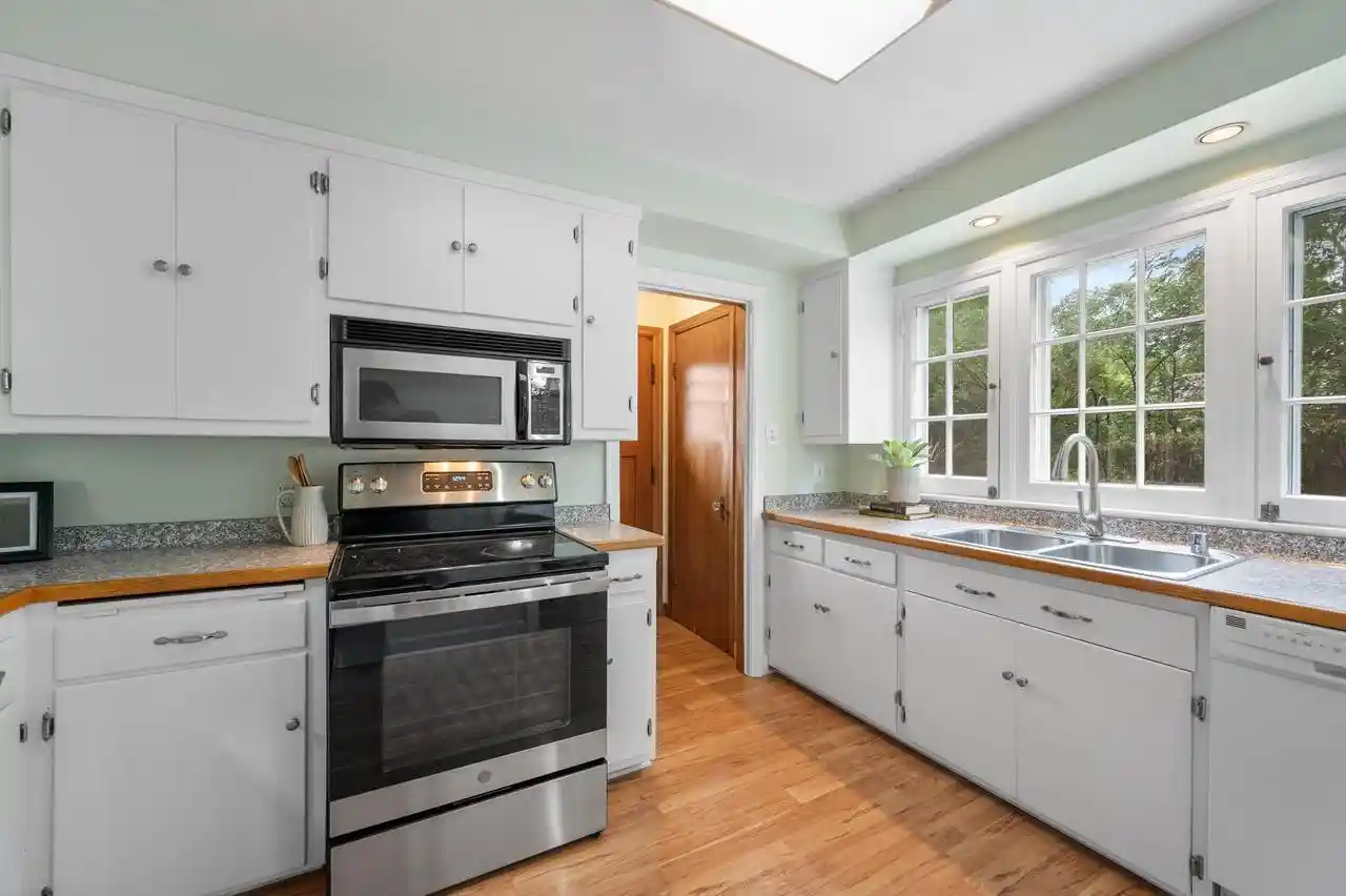 Photo 3 of Single family home for sale at 7020 N Rockledge Ave, Glendale, WI 53209 | MLS# 1978677 | Listing updated on 2026-10-03