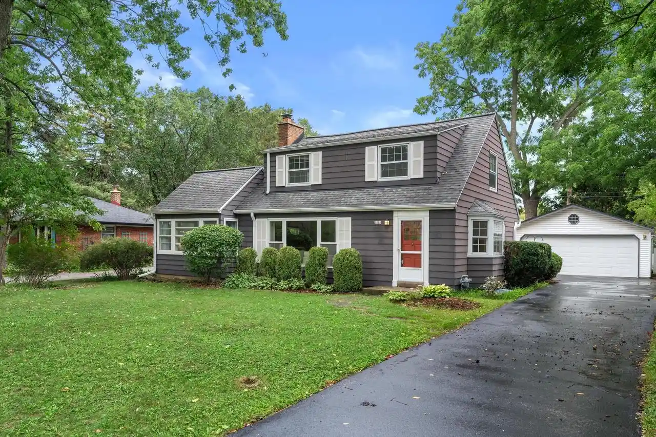 Photo 4 of Single family home for sale at 7020 N Rockledge Ave, Glendale, WI 53209 | MLS# 1978677 | Listing updated on 2026-10-03