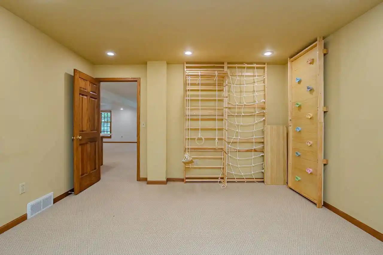 Photo 2 of Single family home for sale at 4029 Crestwood Dr, Wausau, WI 54403 | MLS# 22604309 | Listing updated on 2026-09-01