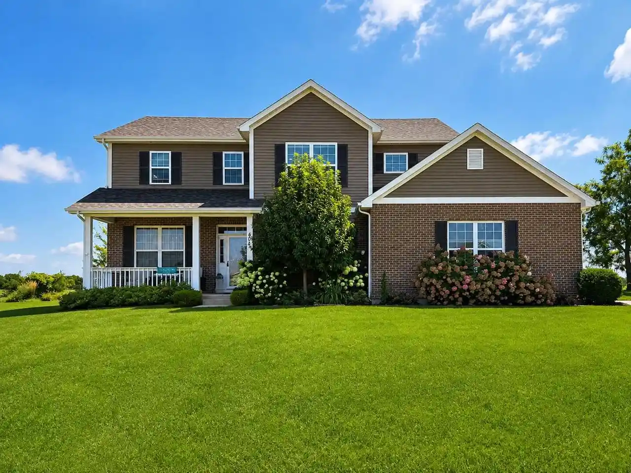 Photo 1 of Single family home for sale at 401 Chesterfield Ct, Williams Bay, WI 53191 | MLS# 1978679 | Listing updated on 2026-09-03