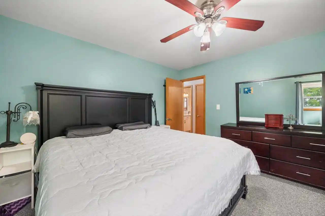 Photo 4 of Single family home for sale at 9537 W Sarasota Pl, Milwaukee, WI 53222 | MLS# 1978678 | Listing updated on 2026-09-17