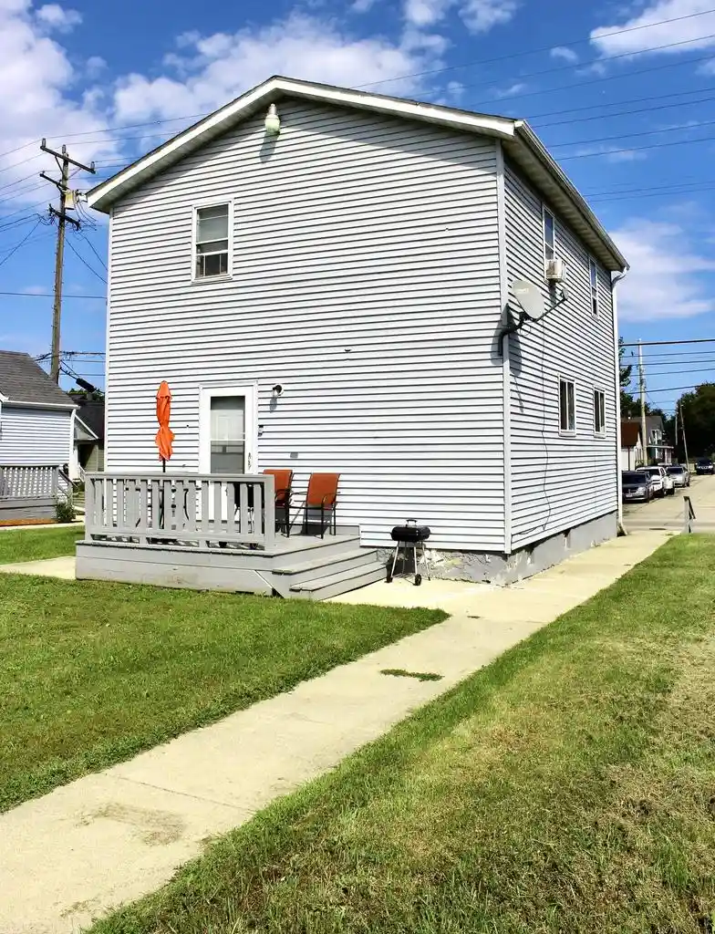 Photo 3 of Single family home for sale at 926 N Memorial Dr, Racine, WI 53404 | MLS# 1978688 | Listing updated on 2026-09-01