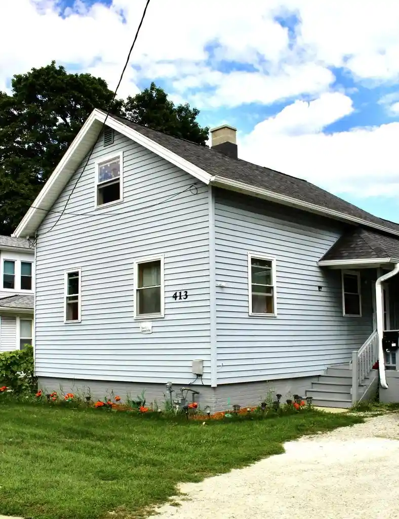 Photo 2 of Single family home for sale at 413 N Memorial Dr, Racine, WI 53404 | MLS# 1978687 | Listing updated on 2026-09-01