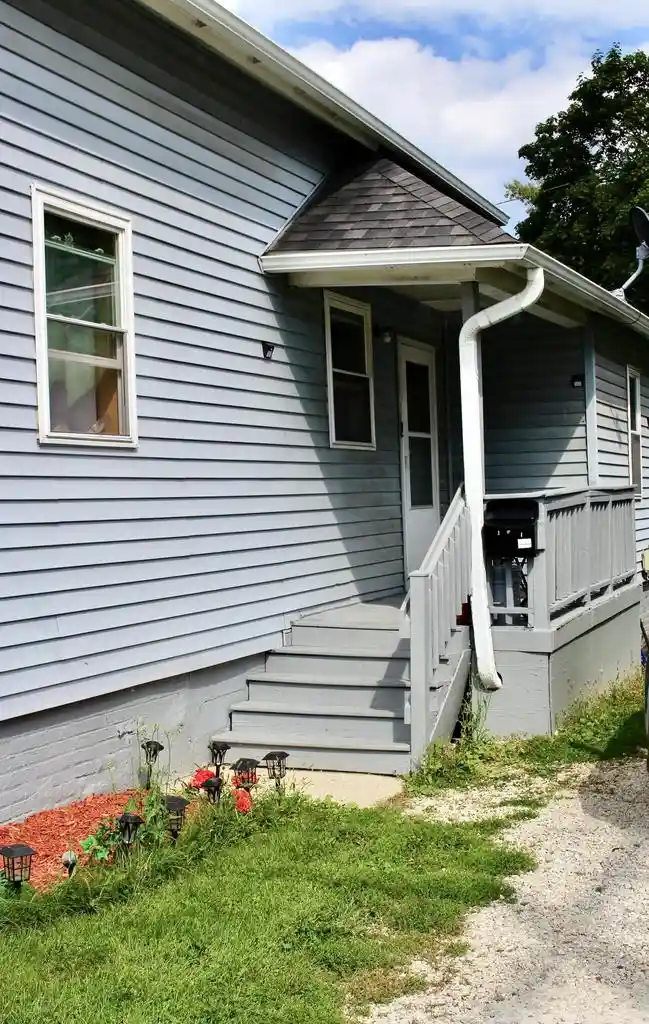 Photo 3 of Single family home for sale at 413 N Memorial Dr, Racine, WI 53404 | MLS# 1978687 | Listing updated on 2026-09-01