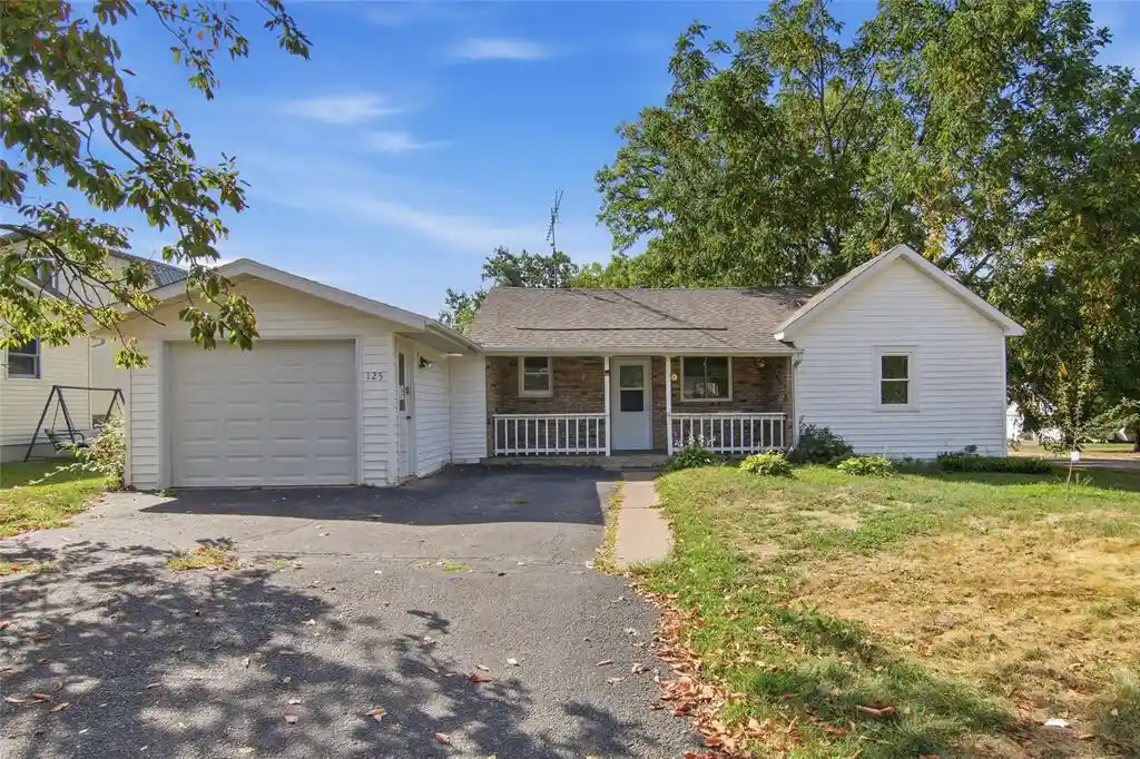 Photo 1 of Single family home for sale at 125 W Mills St, Cadott, WI 54727 | MLS# 1603688 | Listing updated on 2026-09-04