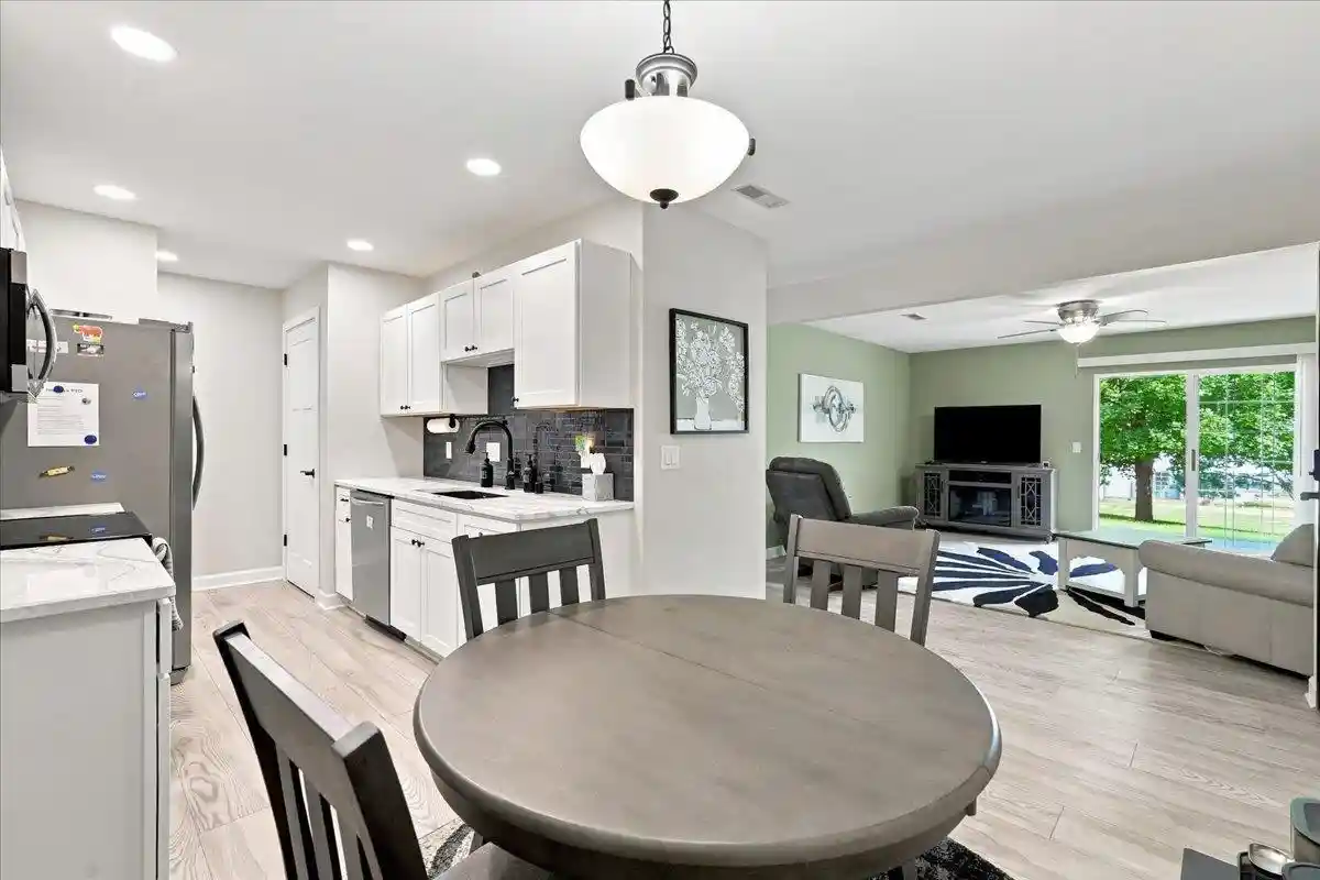 Listing Photo 5 - Condo for sale in building located at 567 Kelvington Dr, Sun Prairie, WI 53590 - Unit #1