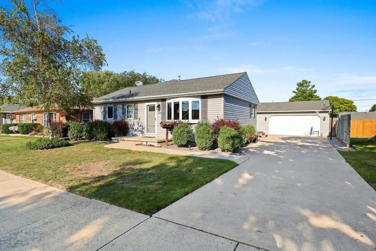 Photo 1 of Single family home for sale at 1525 S 25th Street, Manitowoc, WI 54220 | MLS# 1978747 | Listing updated on 2026-09-03