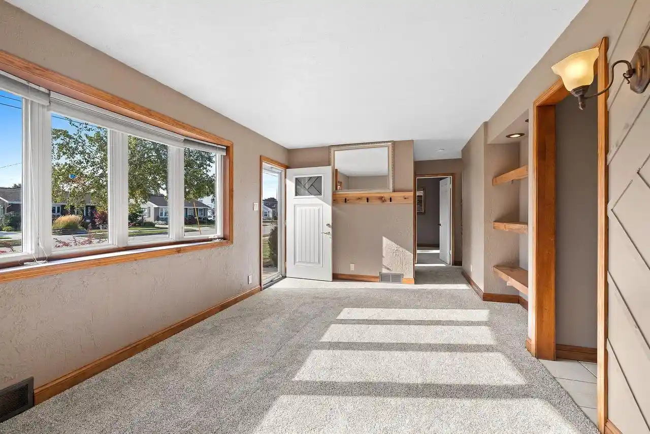 Photo 3 of Single family home for sale at 1525 S 25th Street, Manitowoc, WI 54220 | MLS# 1978747 | Listing updated on 2026-09-03