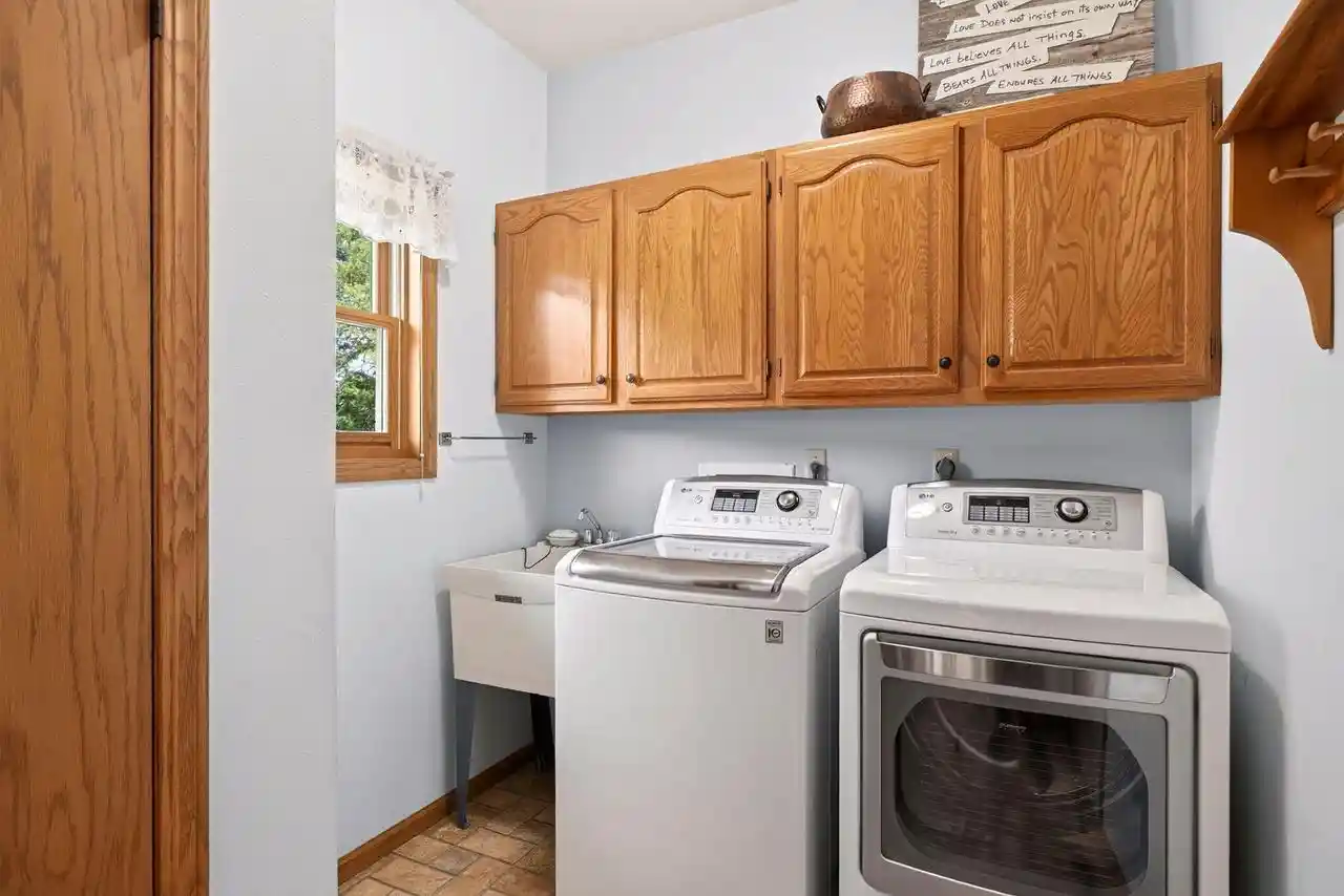 Photo 3 of Single family home for sale at 1907 Evenson Dr, Onalaska, WI 54650 | MLS# 1978754 | Listing updated on 2026-09-15