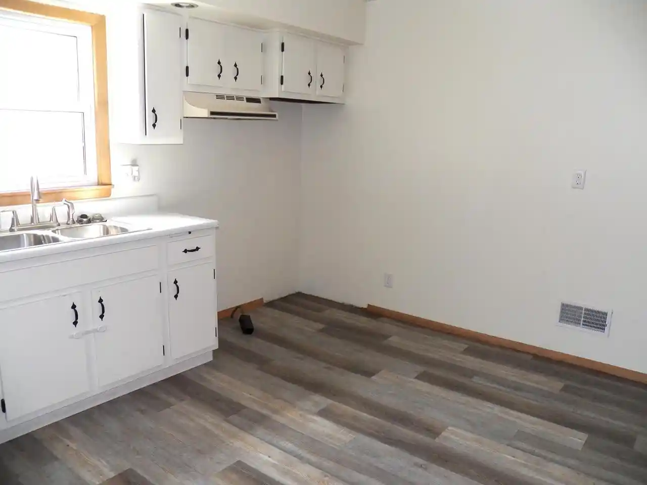 Photo 3 of Single family home for sale at 3807 Macarthur Dr, Manitowoc, WI 54220 | MLS# 1978755 | Listing updated on 2026-09-08