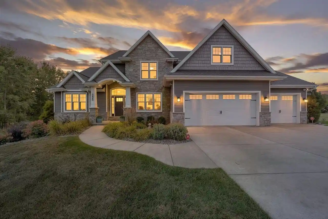 Photo 1 of Mansion for sale at 3400 Amber Ln, Green Bay, WI 54311 | MLS# 50331997 | Listing updated on 2026-09-18