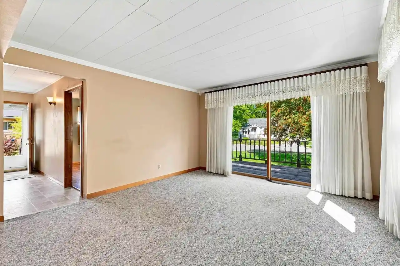 Photo 3 of Single family home for sale at 208 N Wood Ave, Marshfield, WI 54449 | MLS# 22604322 | Listing updated on 2026-09-08
