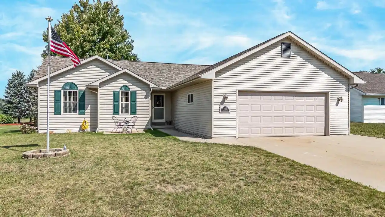 Photo 1 of Single family home for sale at 1123 Barbary Ln, Winneconne, WI 54986 | MLS# 50332001 | Listing updated on 2026-09-14
