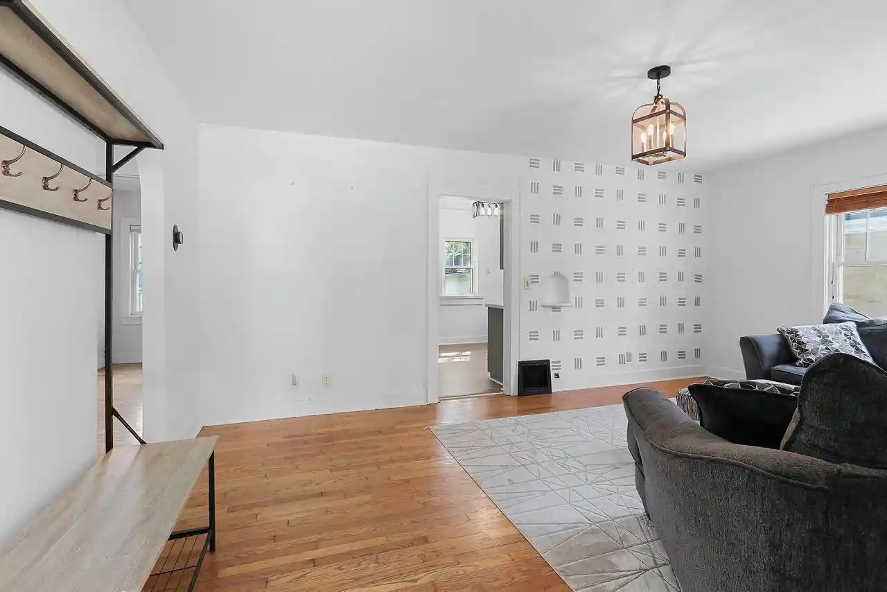 Photo 3 of Single family home for sale at 124 N Oneida St, Green Bay, WI 54303 | MLS# 50332007 | Listing updated on 2026-09-06