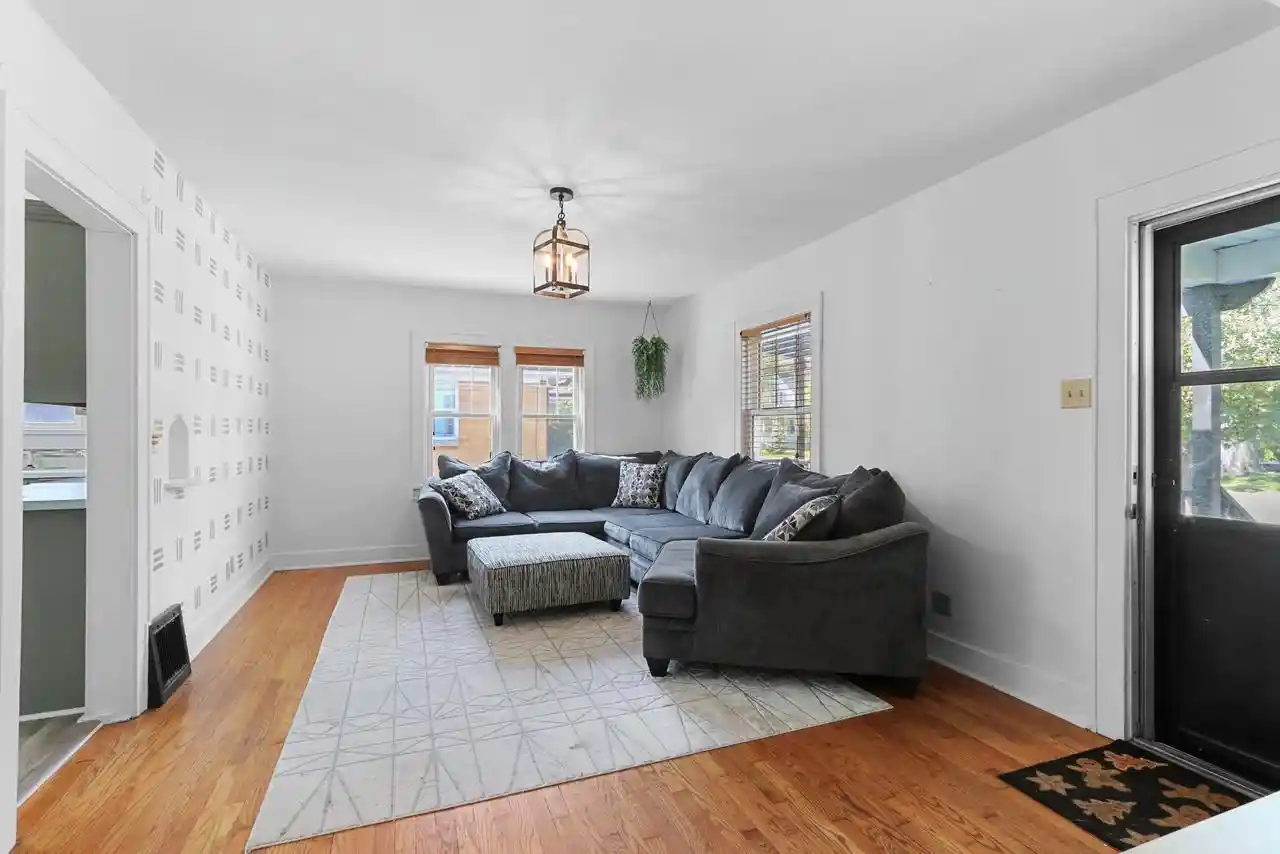 Photo 3 of Single family home for sale at 124 N Oneida St, Green Bay, WI 54303 | MLS# 50332007 | Listing updated on 2026-09-06