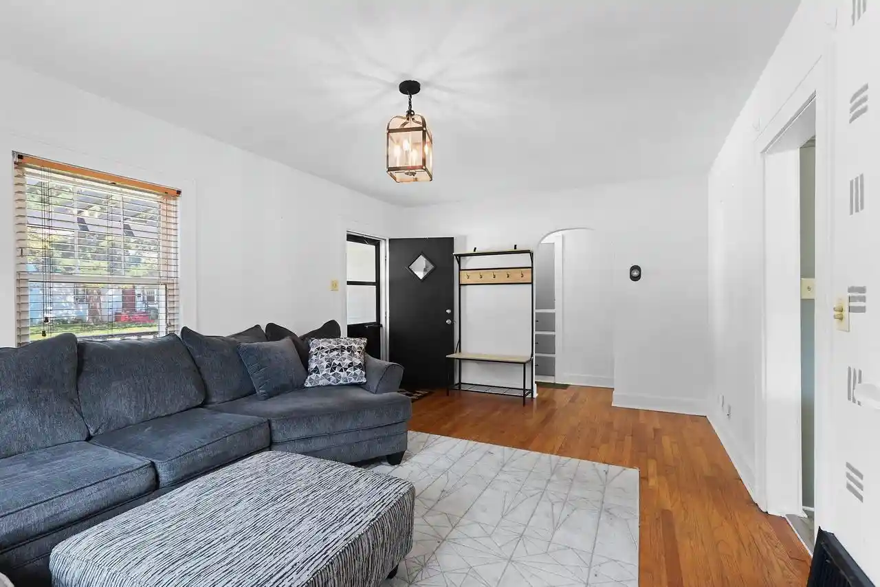 Photo 4 of Single family home for sale at 124 N Oneida St, Green Bay, WI 54303 | MLS# 50332007 | Listing updated on 2026-09-06